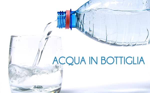 acqua alcalina in bottiglia
